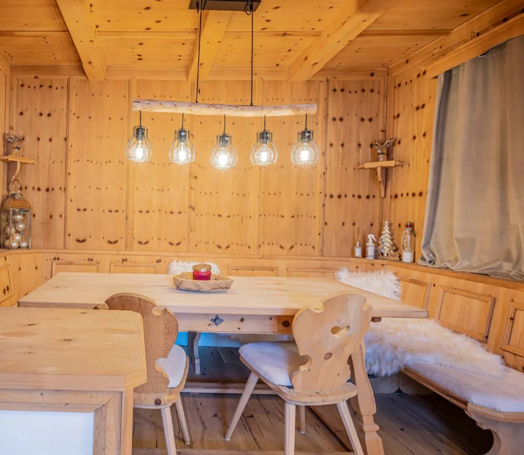 Holzvertäfelte Stube